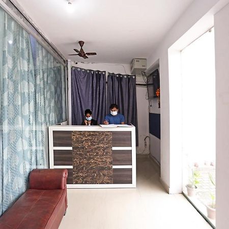 Aero Home Stay- Bed & Breakfast New Delhi Exteriör bild