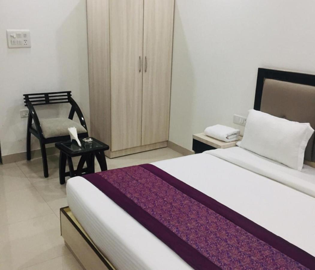 Aero Home Stay- Bed & Breakfast New Delhi Exteriör bild