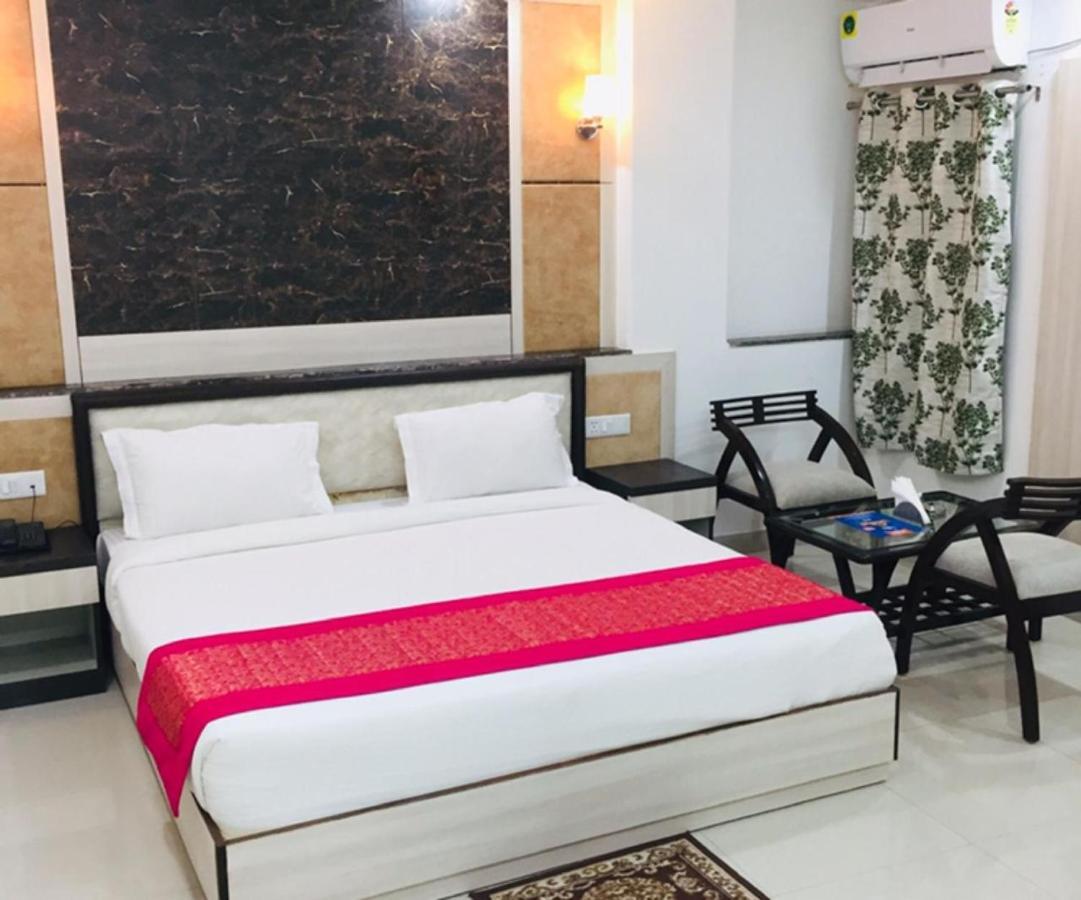 Aero Home Stay- Bed & Breakfast New Delhi Exteriör bild