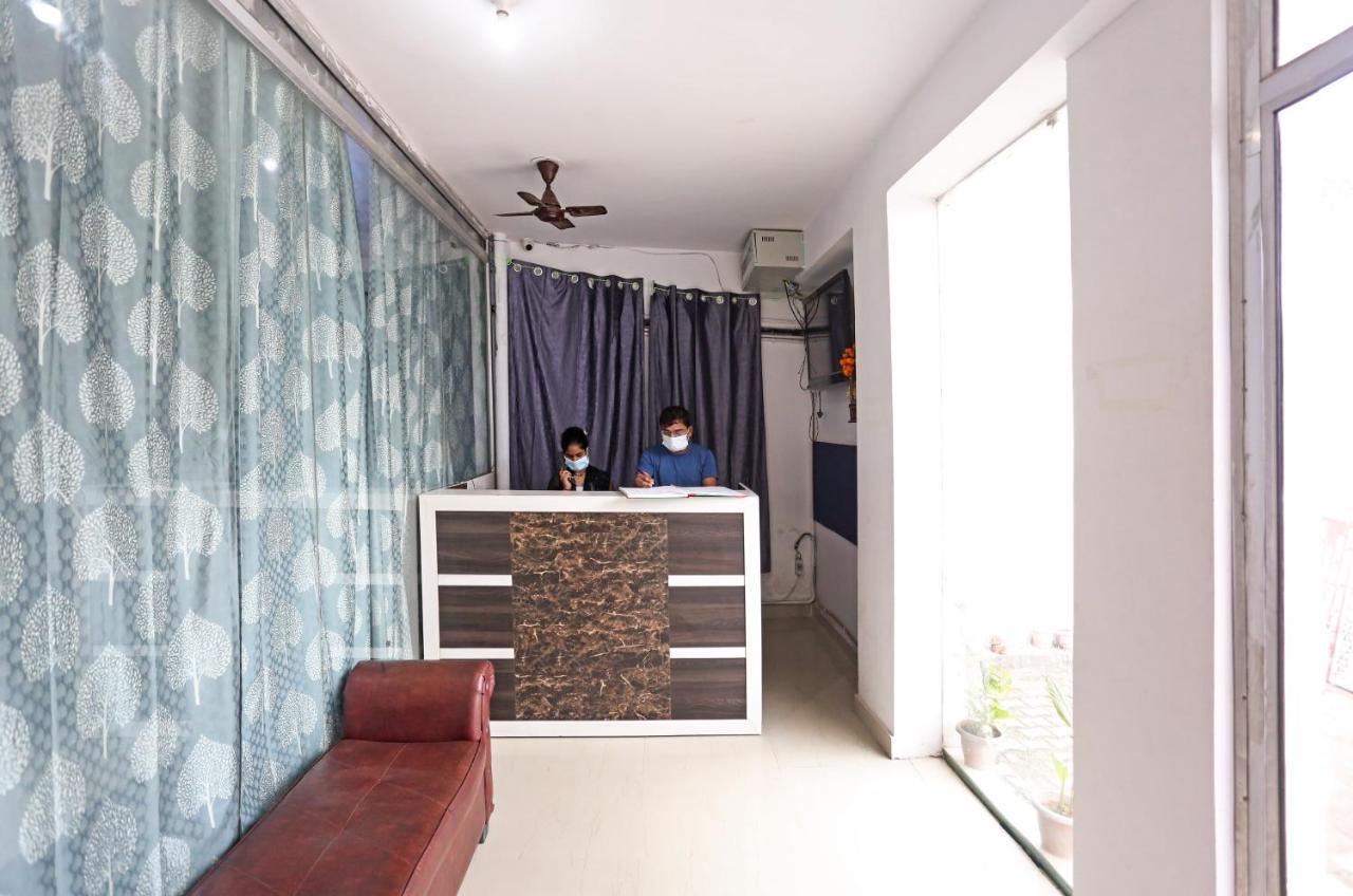 Aero Home Stay- Bed & Breakfast New Delhi Exteriör bild