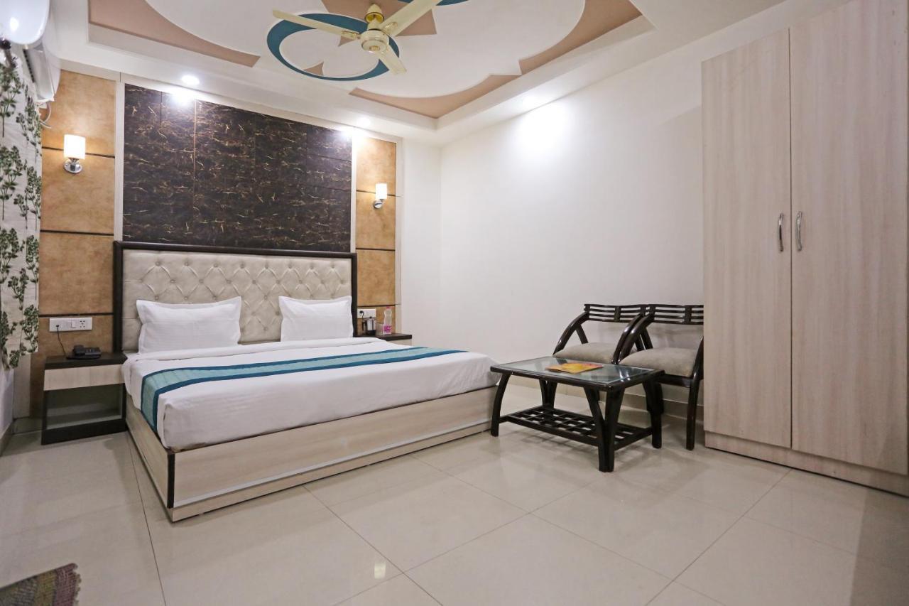 Aero Home Stay- Bed & Breakfast New Delhi Exteriör bild