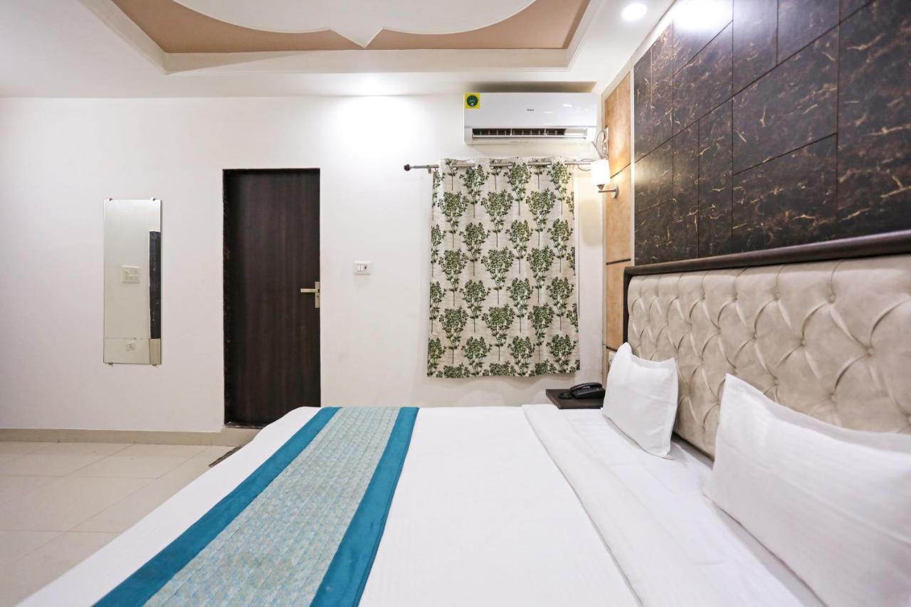 Aero Home Stay- Bed & Breakfast New Delhi Exteriör bild