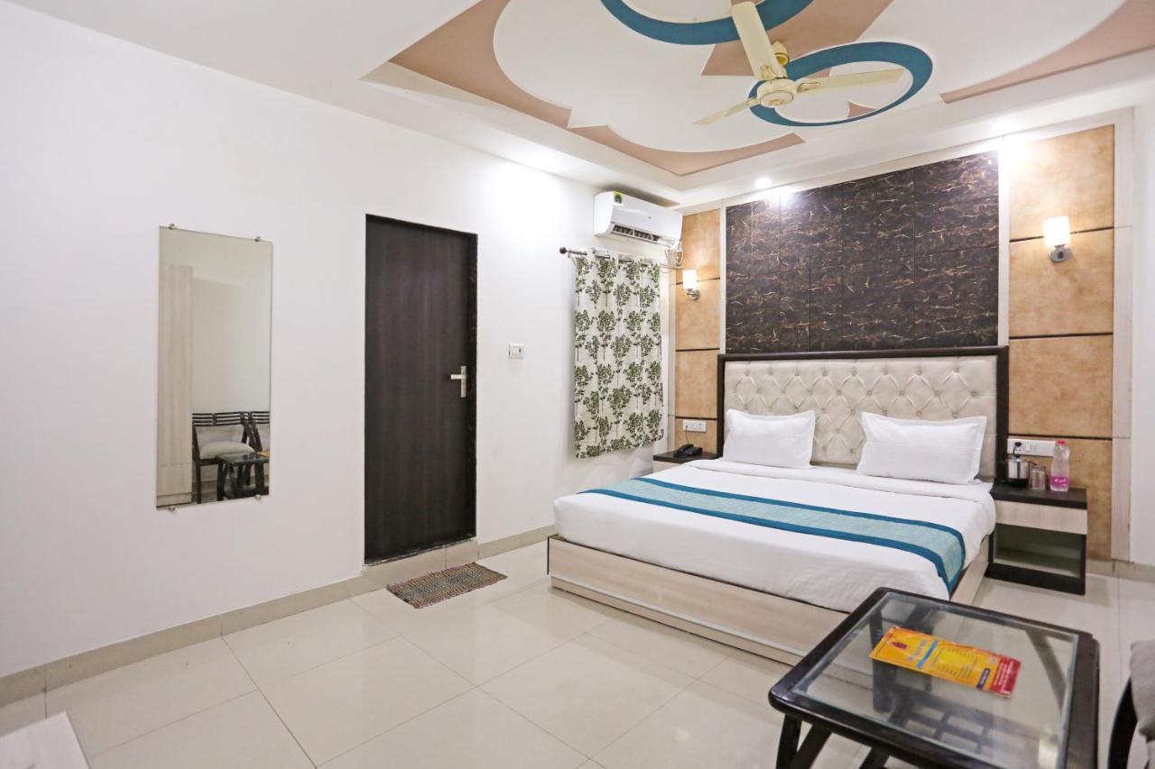 Aero Home Stay- Bed & Breakfast New Delhi Exteriör bild